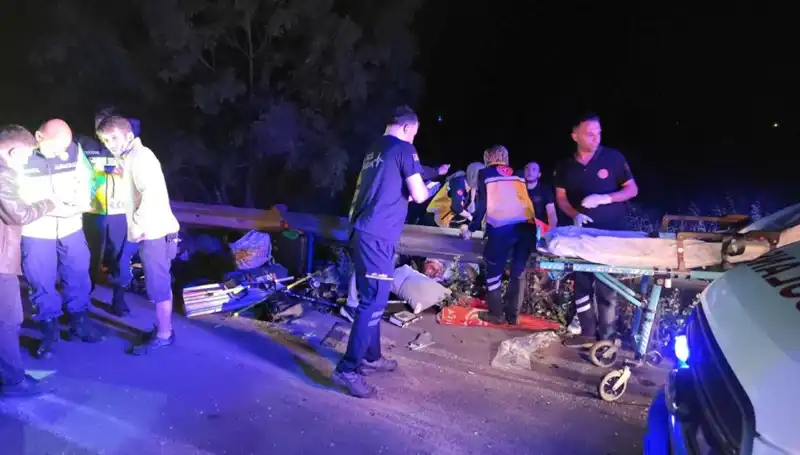 Dinamik Kaza: Minibüs Yolcuları Savrulup Yaralandı!