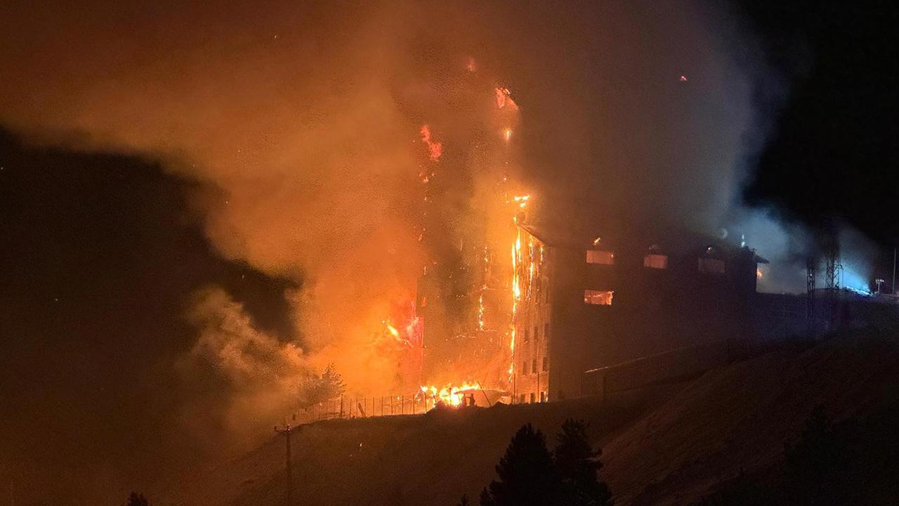 Kartalkaya Kayak Merkezi'nde Otal Yangınında 3 Ölü, 21 Yaralı