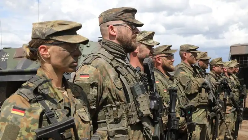 Almanya'nın Rusya Sınırına Asker Gönderme Kararı: Stratejik Hamle mi, Savaşın Habercisi mi?**
