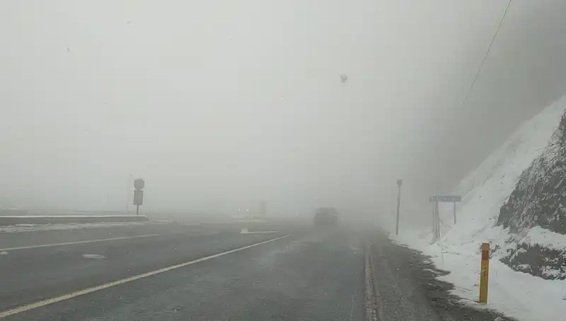 Bolu Dağı'nda Ulaşımda Kar ve Sis Sorunları, Sürücüler Dikkat!