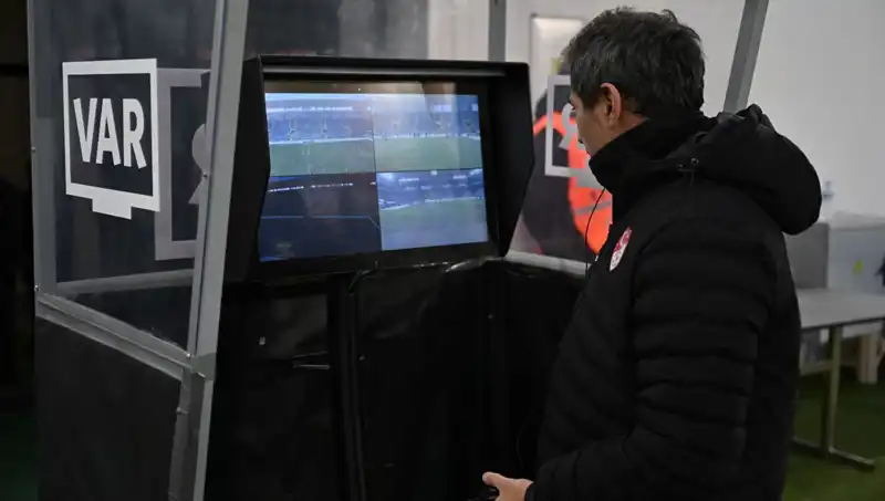 Beşiktaş-Gaziantep FK Maçında Almanya'dan Gelen VAR Hakemi!