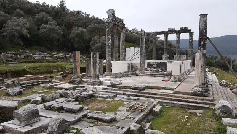 Zeus Tapınağı'nda Devam Eden Restorasyon Çalışmaları Yüzleri Güldürüyor