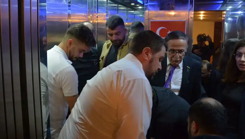 Volkan Konak Anmasında Kalp Krizi Geçirdi, Hayranları Gözyaşlarına Boğuldu