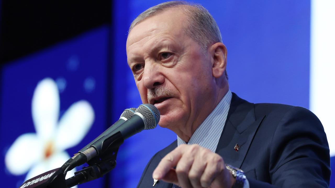 Erdoğan, Deprem Bölgesinde Evinde Kalan Vatandaşların Yanında