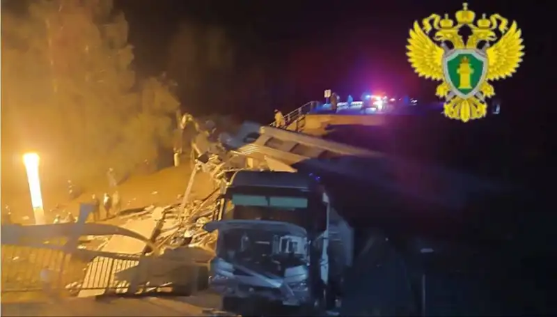 Rusya’da Köprü Çökmeleri ve Tren Kazası: 7 Kişi Hayatını Kaybetti