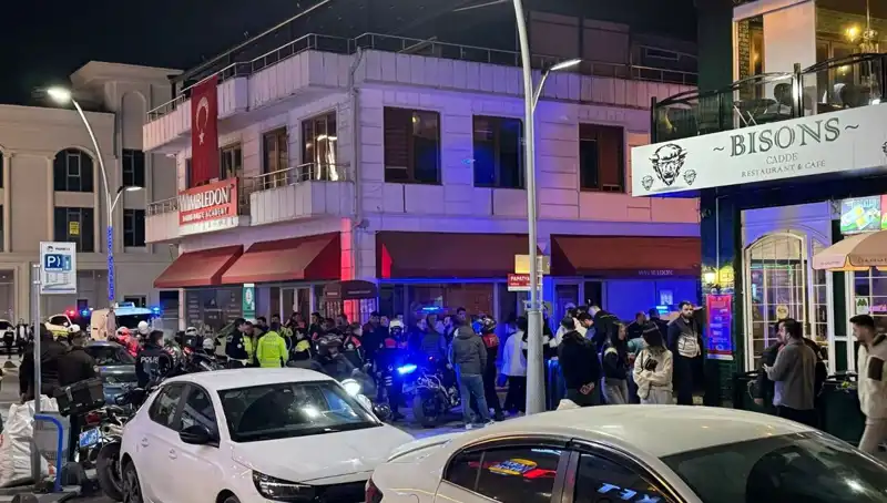 Kahve Dükkanında Dehşet Anları: Havalara Ateş Açtı ve Bıçakla Yaraladı!