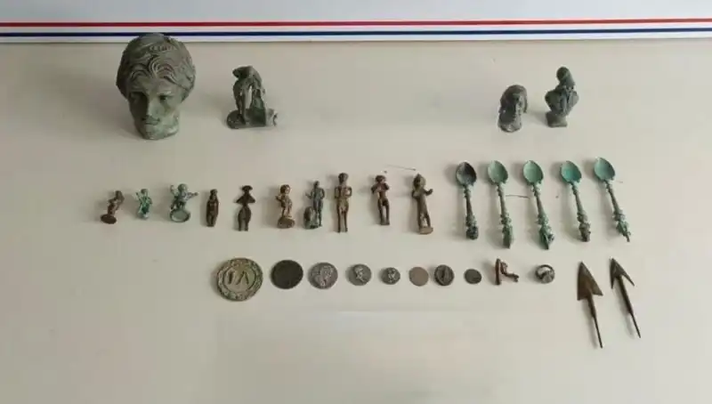 Roma Dönemine Ait Tarihi Eserler, Güvenlik Güçleri Tarafından Ele Geçirildi