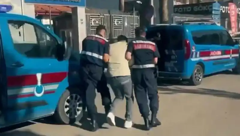 Türkiye'nin 10 İlinde Suç Çetelerine Dev Operasyon: 74 Gözaltı!