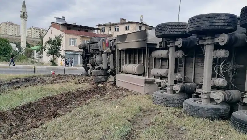 Erzurum'da Freni Boşalan TIR'ın Yol Açtığı Şok Edici Kaza