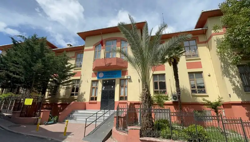 Depremden Etkilenen 4 Okulda Boşaltma Süreci Başladı