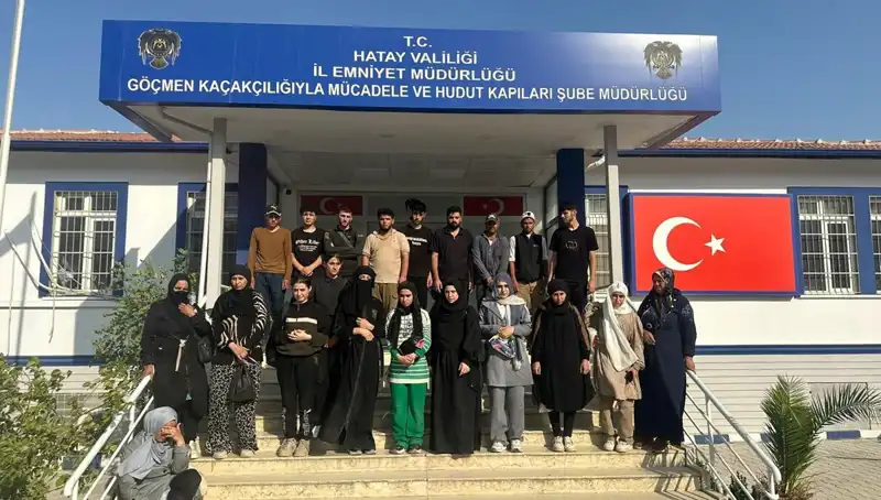 Minibüste 24 Göçmen Yakalandı: Sınır Güvenliğinde Yeni Bir Skandal mı?