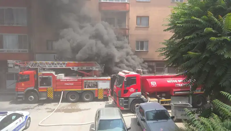 Niğde'de Beyaz Eşya Deposunda Büyük Yangın Panik Yarattı