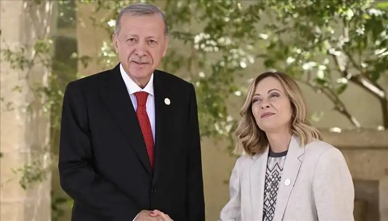 İstanbul'da Akdeniz Zirvesi: Erdoğan, İtalya ve Libya Başbakanları ile Tarihi Buluşma