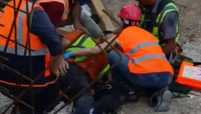Adana'da İnşaat Kazasında İki İşçi Yaralandı: Olayın Detayları