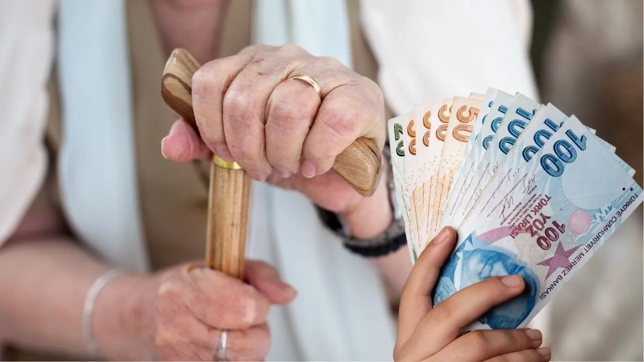Sistem Alarm Veriyor: Emeklilerin Milli Gelirden Aldığı Pay Azalıyor