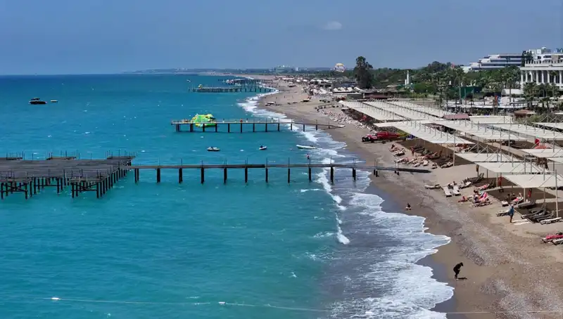 Antalya Sahillerinde Güneşli Hava Yoğunluğu, Turistleri Cezi