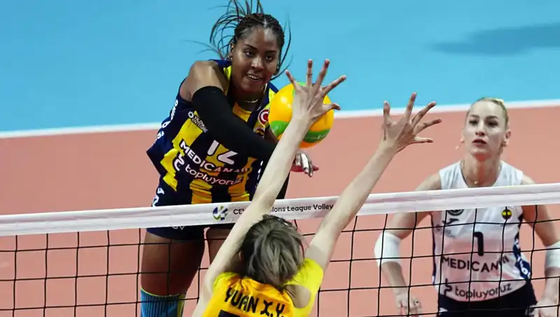 Avrupa'nın Sahanında Çarpıcı Türk Derbisi: Fenerbahçe, VakıfBank'ı Mağlup Etti