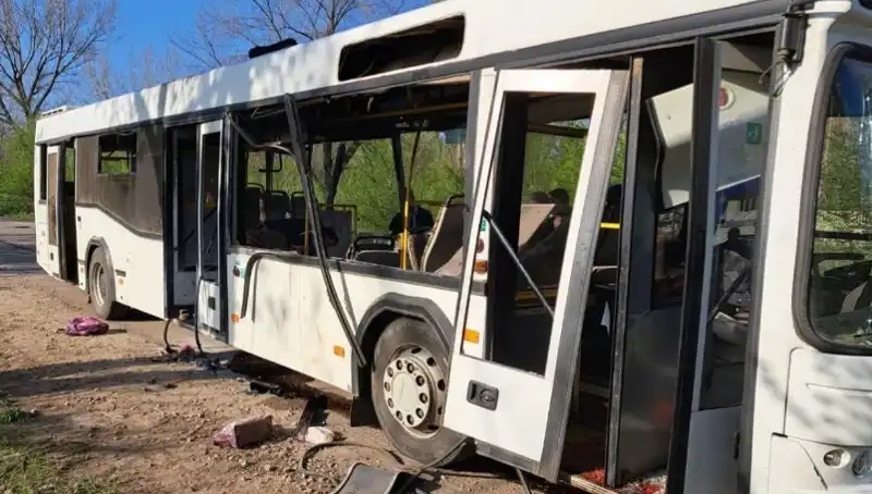 Rusya'nın Saldırısı: İşçileri Taşıyan Otobüse Feci Darbe!