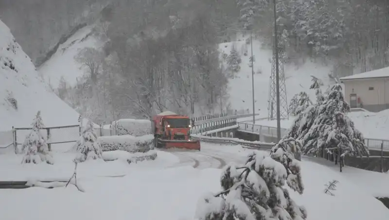 Bolu Dağı'nda Kar Yağışı: Kış Manzaraları Göz Kamaştırıyor