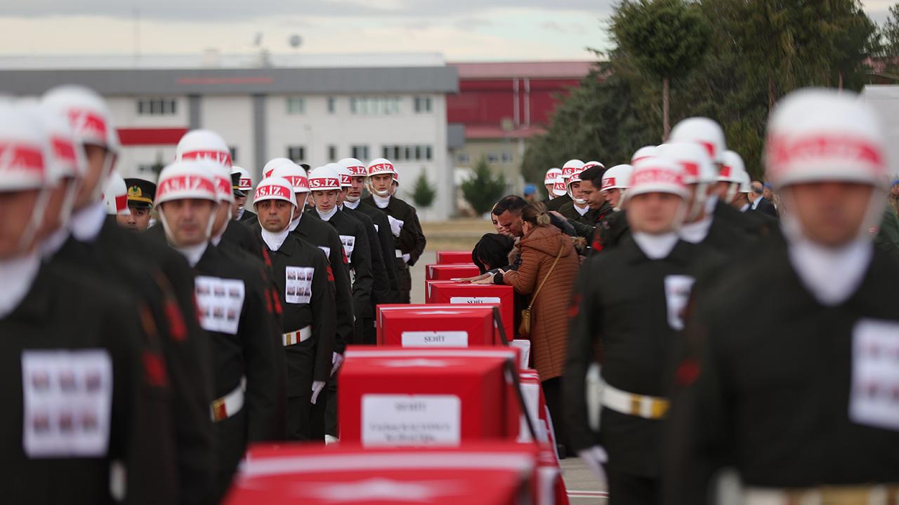 Isparta'da Helikopter Kazasında Şehit Olan Askerlerimiz İçin Tören Düzenlendi