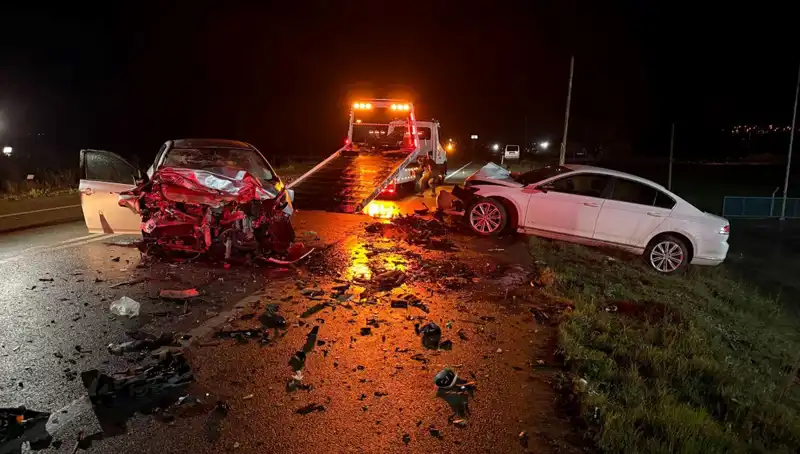 Çanakkale'de Trafik Kazası: Kafa Kafaya Çarpışma Üç Can Aldı