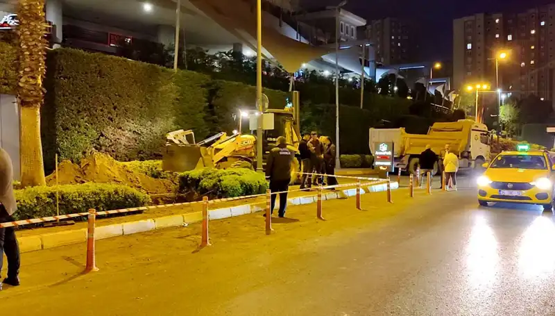 AVM Girişinde Doğalgaz Paniği: Alışveriş Keyfine Ara Verildi