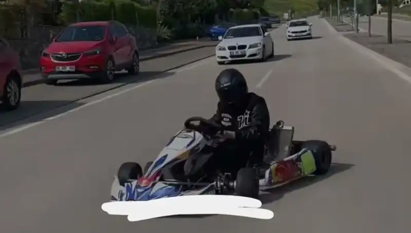 Go-Kart Sürücüsünün Tehlikeli Drift Oyunu Yolda Aksiyon Dolu Anlar Yarattı