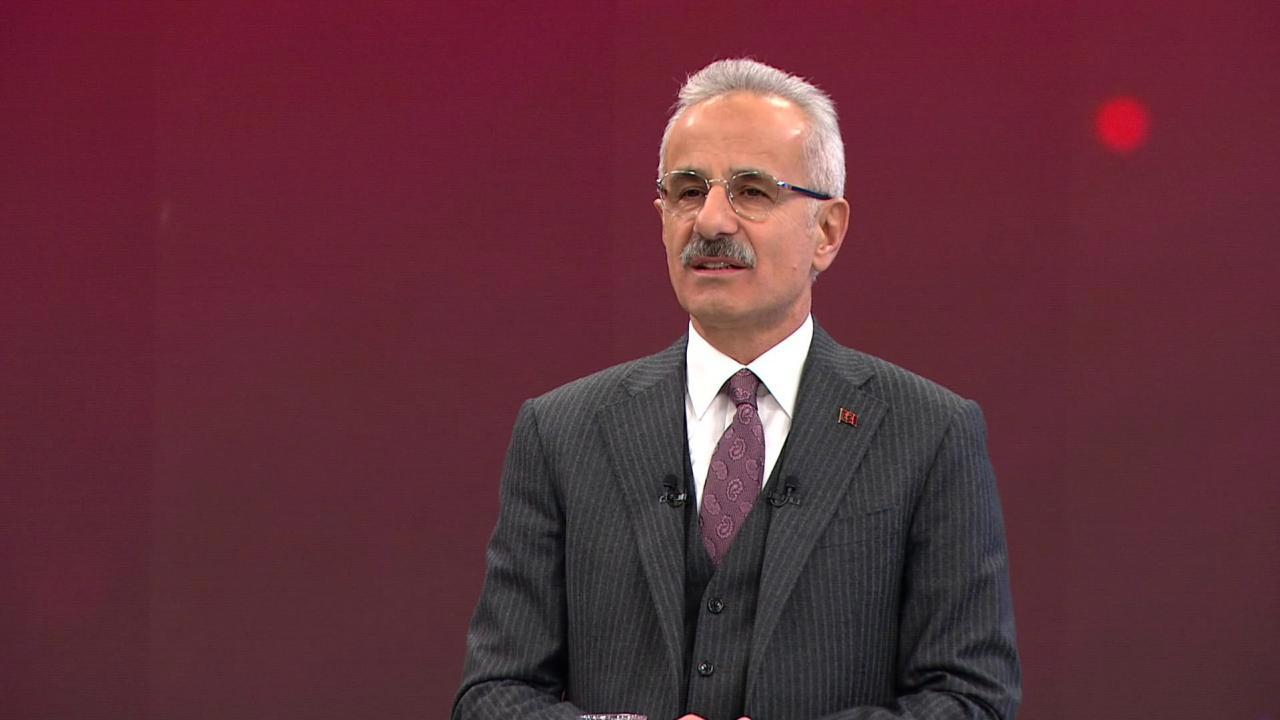Bakan Uraloğlu: Sosyal Medyaya Düzenleme Yıl Sonuna Kadar Geliyor