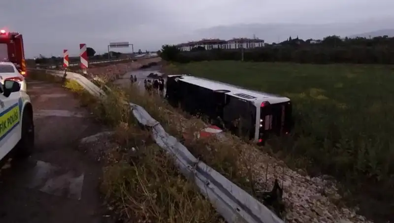 Manisa'da Yolcu Otobüsü Kazası: Korkutan Anlar ve Yaralılar!