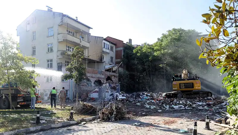 Sındırgı'da Depremler Devam Ediyor: Artçı Şoklar Korku Yarattı