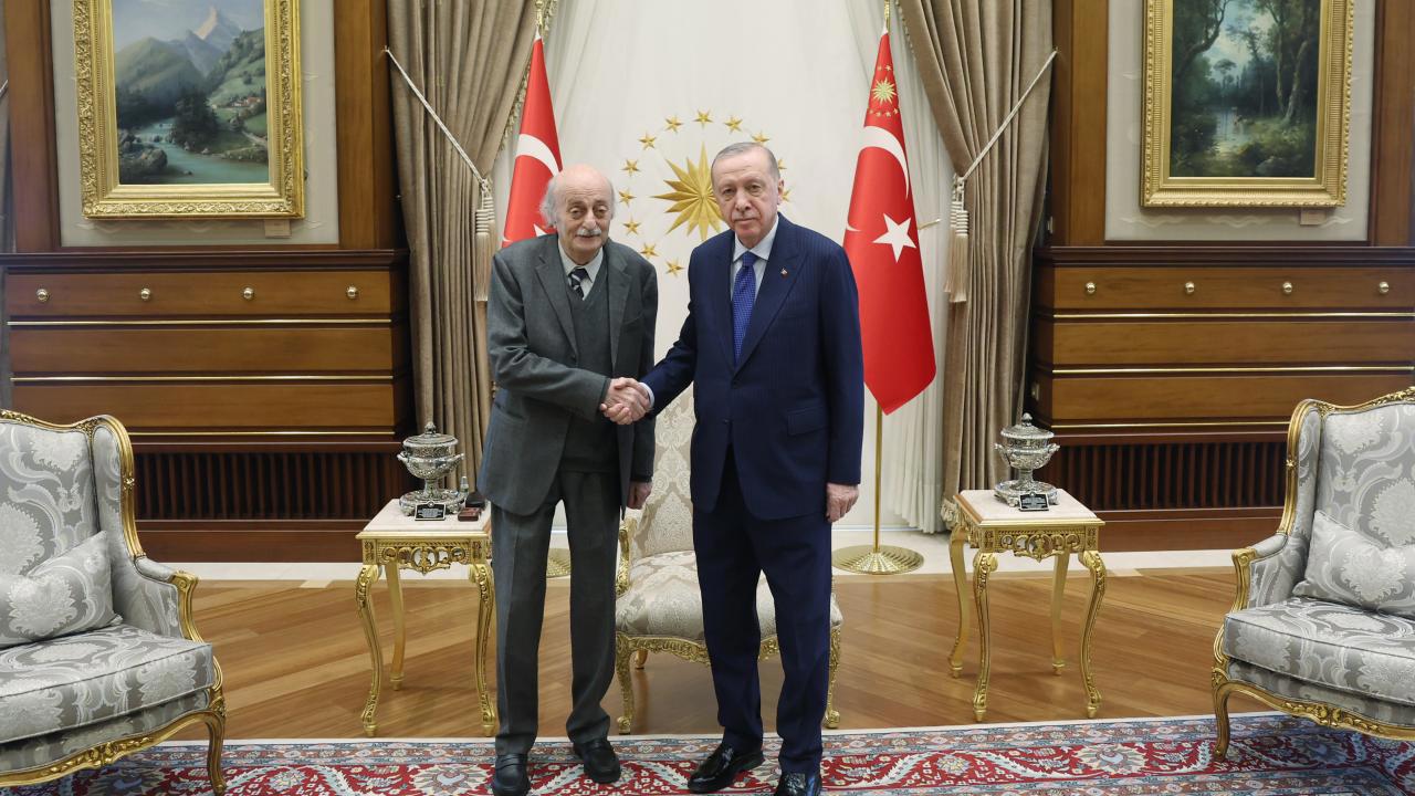 Lübnan'da Dürzi lider Canbolat Türkiye'nin Suriye'ye Yardımını Övdü