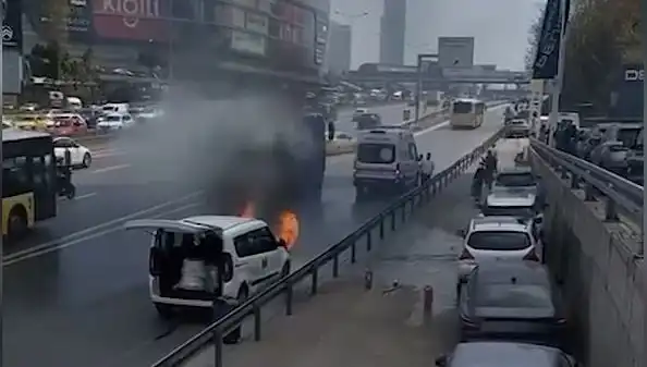 Yanan Araç Alev Alev! TOMA ile Müdahale İle Yangın Sönürebildi
