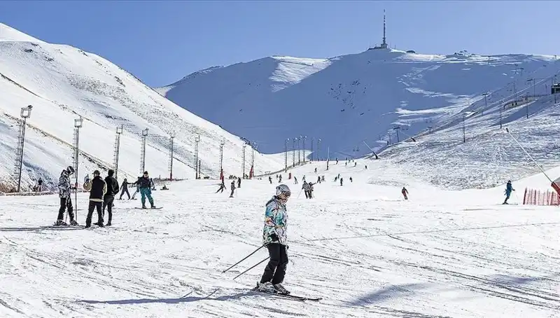 Türkiye'nin En Yüksek Kar Kalınlığı Palandöken'de: Kış Turizmine Davet