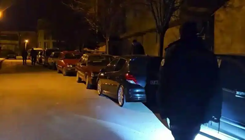 Park Halindeki Araçları Çizen Şebeke, Şehirde Panik Yarattı