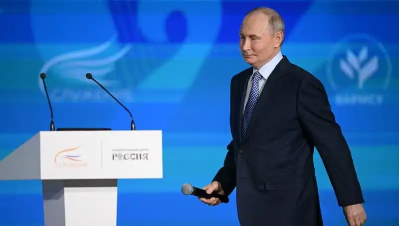 Putin, Rusya’da Yabancı Ajan Yasasını Onayladı: Neler Olacak?