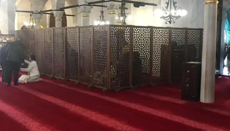 Kadın-Erkek Teravih Namazı Yan Yanaya Kıldı mı? İddialar Üzerine İnceleme