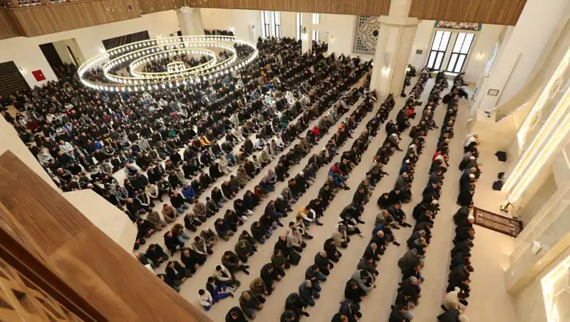 4 Nisan 2025 Cuma Namazı Saatleri: İstanbul, Ankara, İzmir ve Tüm Türkiye