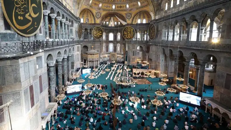 Ayasofya'nın Kapısını Kırarak Skandala Neden Olan Sanığa Hapis Cezası Verildi