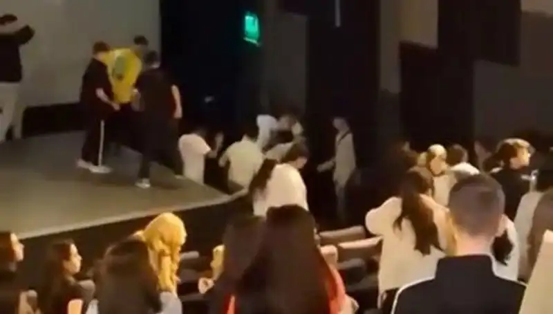 Rapçi Çakal'ın Hayranları Arasında Büyük Kavga Ortalığı Salladı