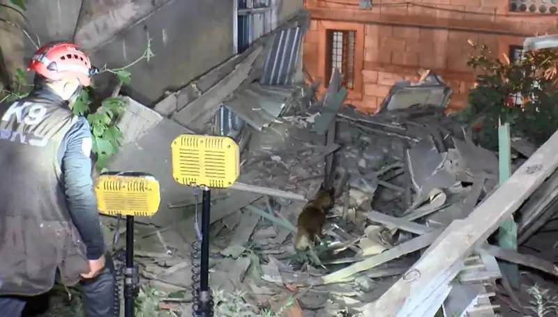 İstanbul'da Deprem Sonrası Çöken Bina ile İlgili Son Gelişmeler