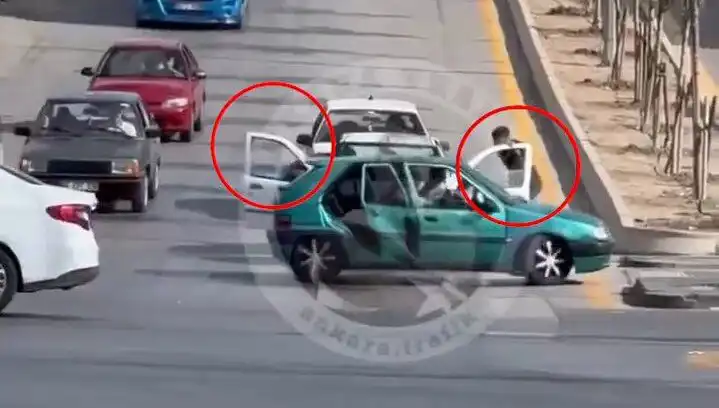 Trafikte Bıçak ve Kılıçlarla Saldırı: Güvenlik Tehdit Altında mı?