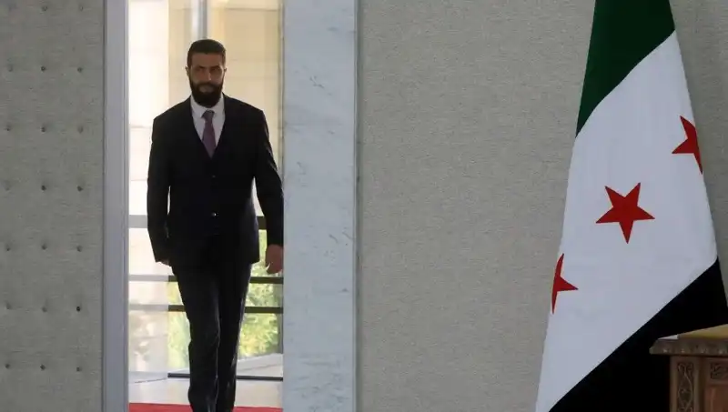 Paris'te Şara-Macron Zirvesi: Fransa Suriye’nin Yeniden İnşasında Öncü Olmayı Amaçlıyor