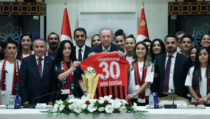 Cumhurbaşkanı Erdoğan Yüksekovaspor Kadın Futbol Takımı’nı Kabul Etti: Destek Mesajı