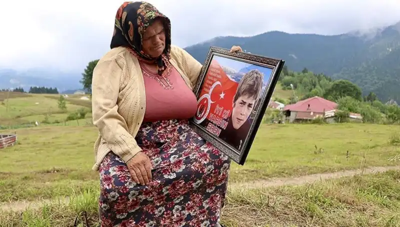 DEM Parti’den Eren Bülbül’ün Anne ve Babasına Anlamlı Bayram Ziyareti