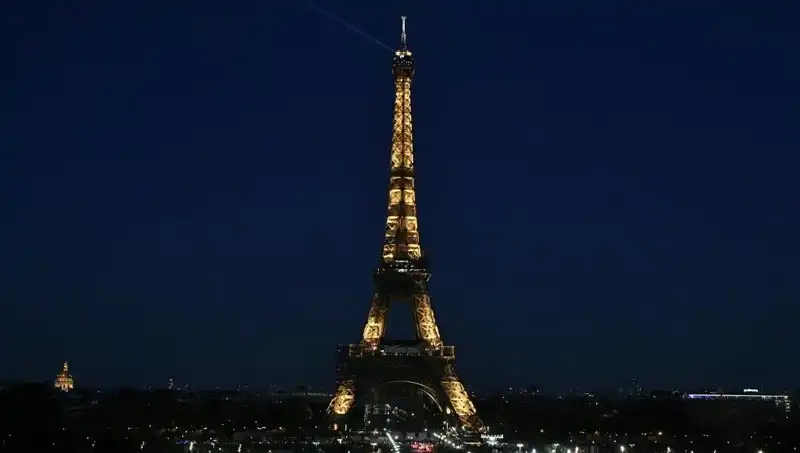 Eyfel Kulesi'ne Saldırı Planı: Paris'te İki Şüpheli Tutuklandı
