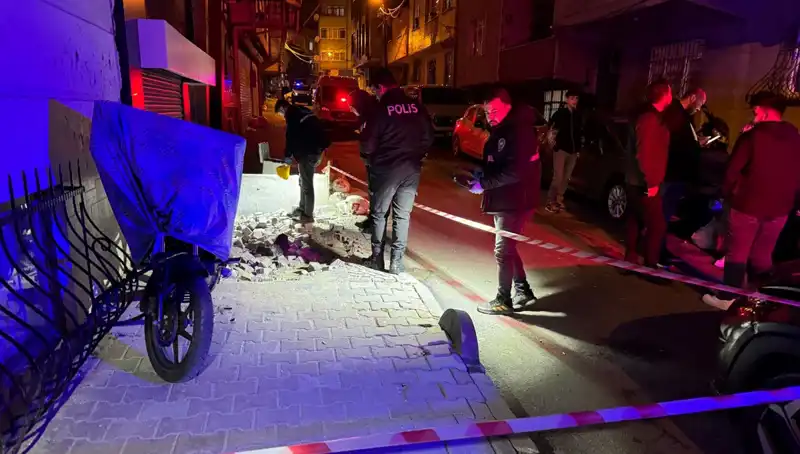 Küçükçekmece'de Plakasız Motosikletle Gerçekleşen Saldırı Korkuttu