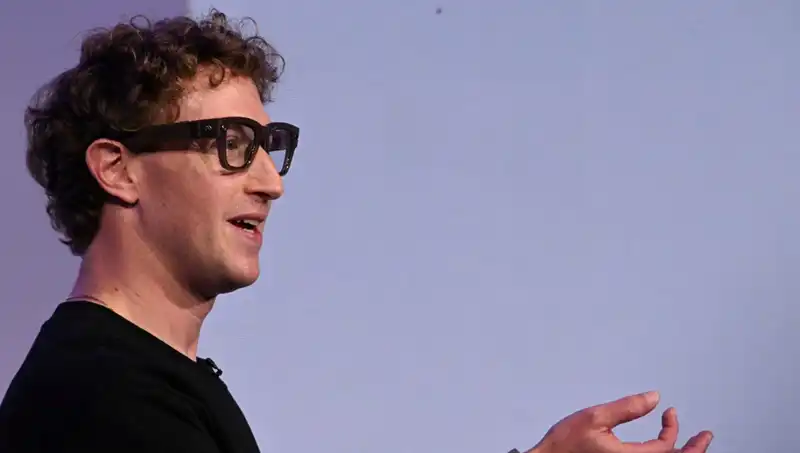 Zuckerberg, Yepyeni Gözlüklerini Tanıttı: Yapay Zeka ile Geleceği Şekillendiriyor