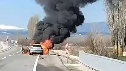 Kütahya'da Seyir Halindeki Otomobilde Korkutan Yangın Peş Peşe Geliyor!