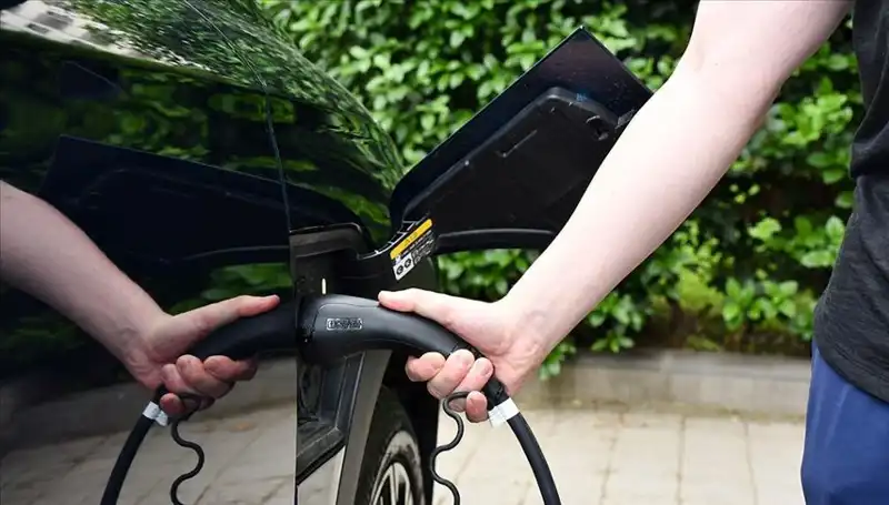 ABD’nin Gümrük Vergilerine Karşı İngiltere’nin Elektrikli Araç Destek Planı