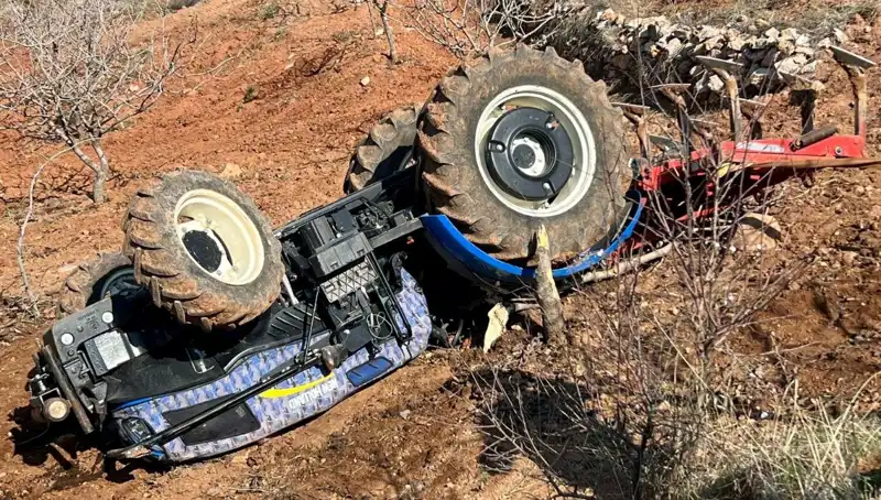 Siirt'te Feci Kaza: Devrilen Traktörün Şoförü Hayatını Kaybetti